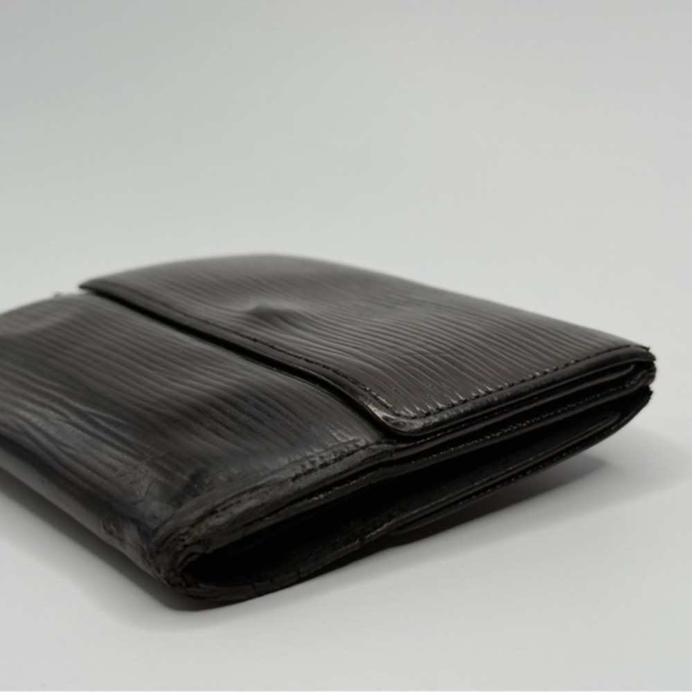 Louis Vuitton Black Epi Leather Elise Compact Tri-Fold Wallet | Unisex | Used |